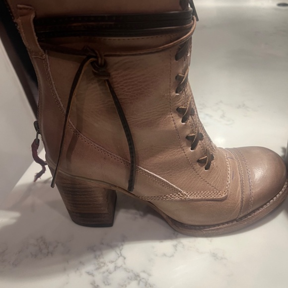 Freebird size 8 - Picture 2 of 3